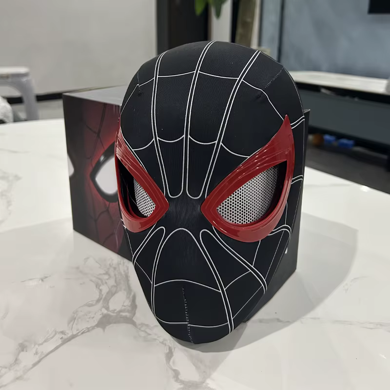 Masque électronique Spider-Man Miles à l'échelle 1:1 avec yeux lumineux mobiles, contrôle par anneau
