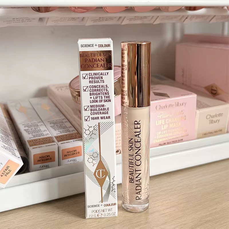 Correcteur multicolore éclaircissant au miel de la marque Charlotte Tilbury pour couvrir les imperfe