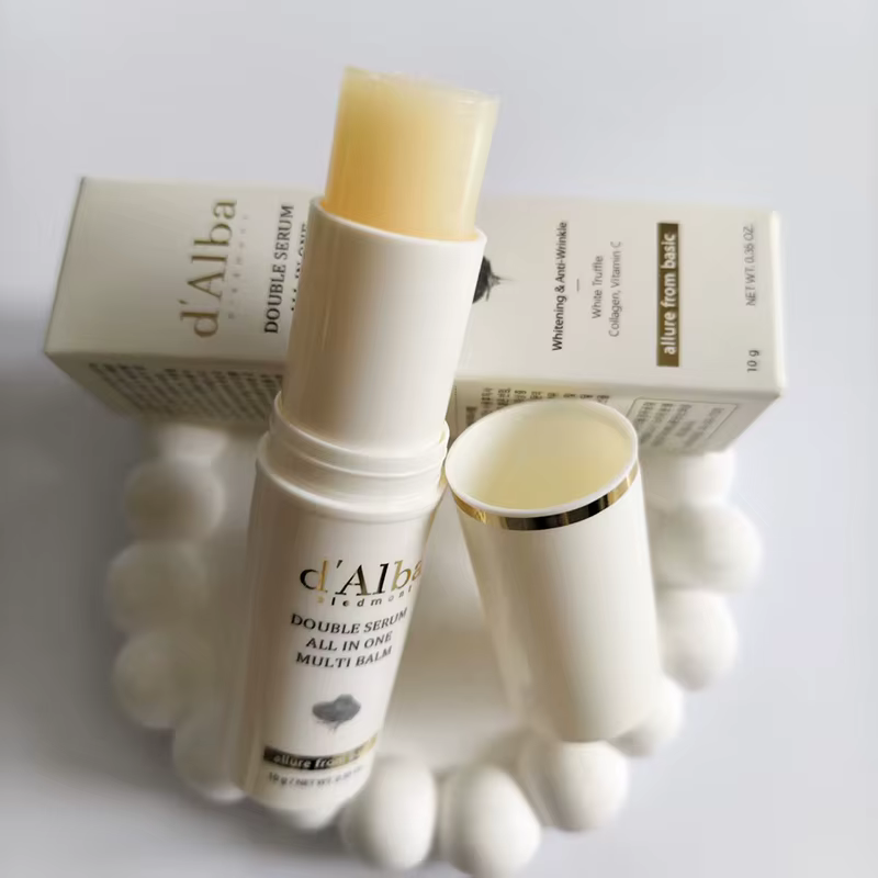 Crème hydratante légère et solide à la truffe blanche parfumée de la marque Dalba, facile à absorber