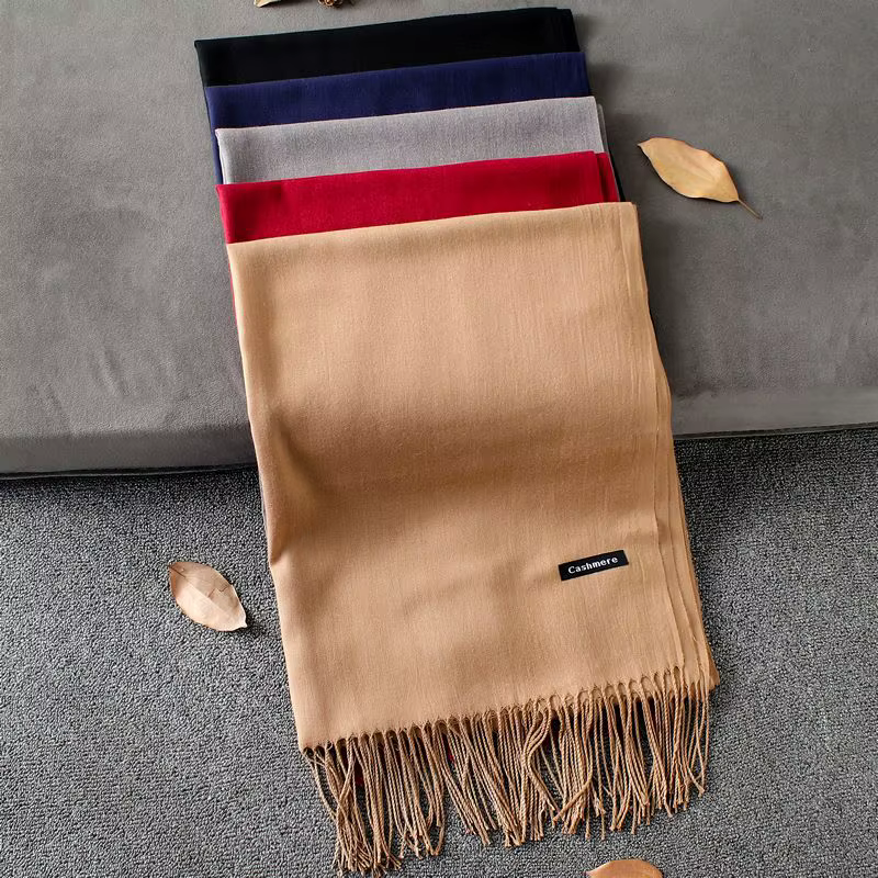 Foulards en cachemire doux pour femmes, nouvelle couleur unie, écharpe fine et longue avec pompon, châle chaud décontracté pour dames, nouvelle collection automne hiver