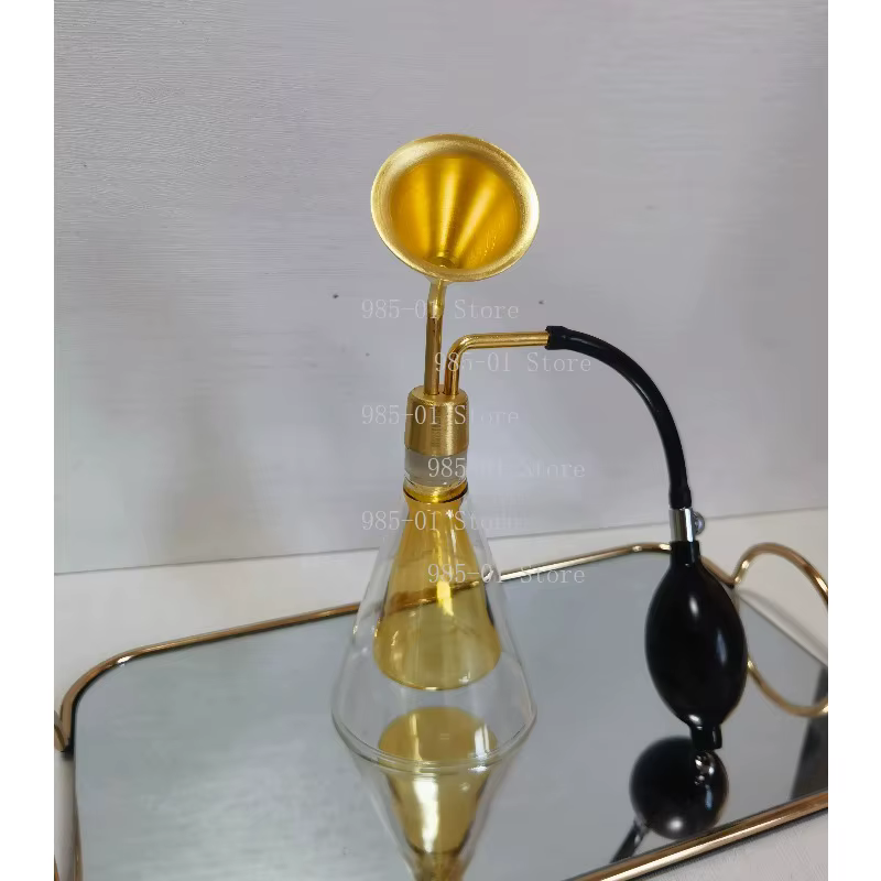 Flacon en verre créatif avec décor en laiton pour parfum, huile essentielle, liqueur, café en grains