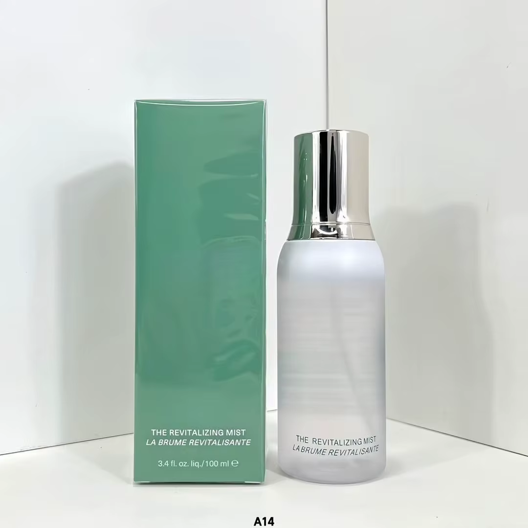 La Lotion Traitante 150ml, l'émulsion infusante 125ml, l'outil de maquillage