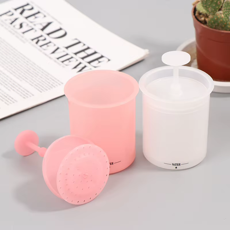 Outil de nettoyage moussant pour le visage