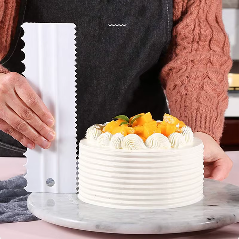Grattoir à crème, spatules à bord de dents irrégulières, grattoir de cuisson de gâteaux, trancheur de gâteau Fondant, outils de coupe de pâtisserie, bricolage de décoration