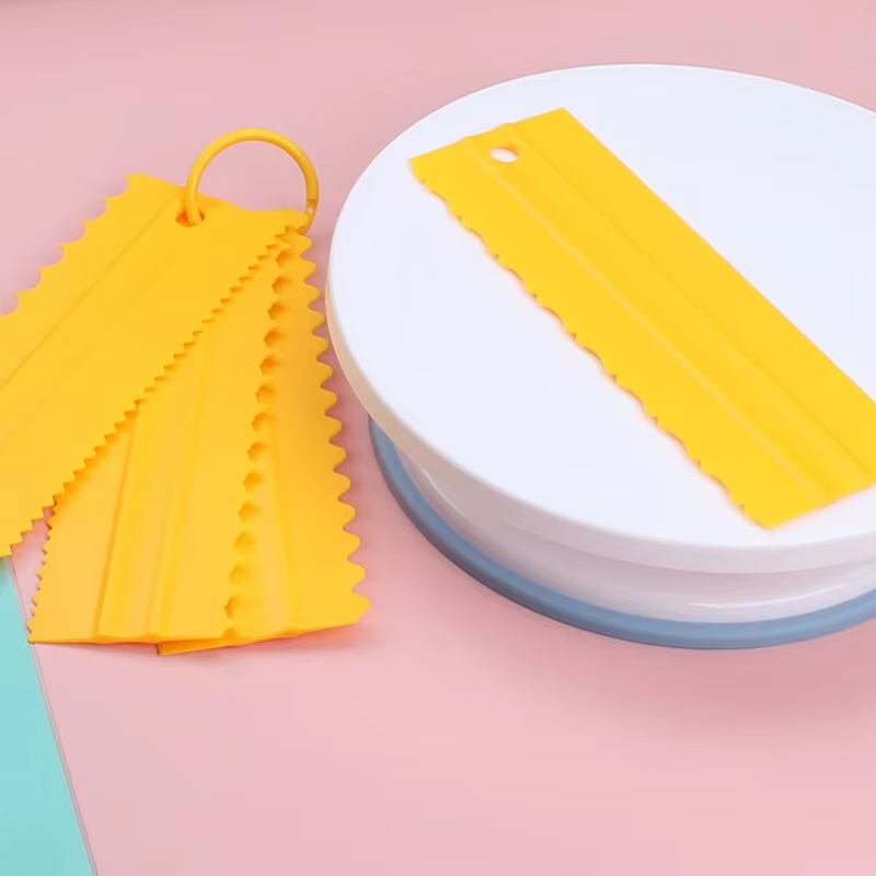 Grattoir à gâteau de Style différent, spatule à bord de dents irrégulières, Fondant, trancheur de gâteau, coupe-pâtisserie, outil de décoration, 4 pièces