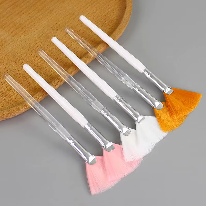 Pinceau applicateur en forme d'éventail pour masque facial