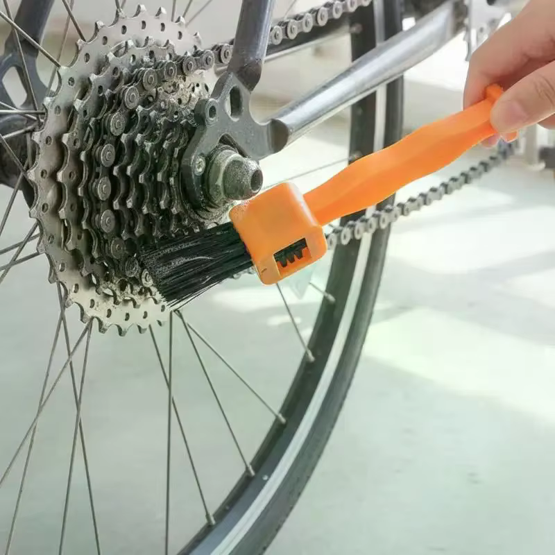 Brosse de nettoyage de chaîne de vélo, poignée ergonomique, poils rigides, éliminateur efficace de saleté pour l'entretien des vélos électriques et des vélos de route