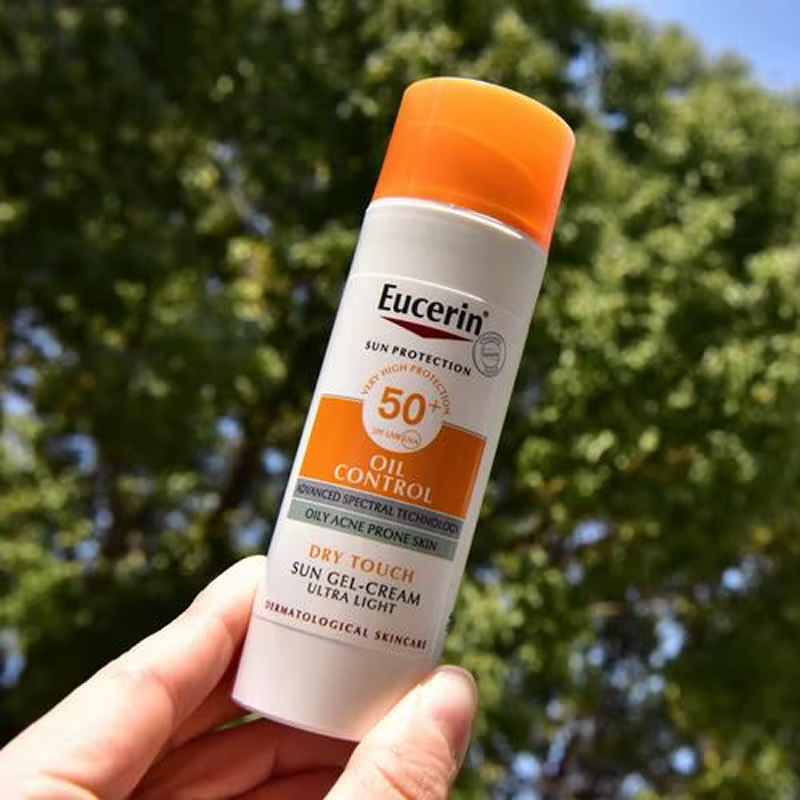 Eucerin Crème solaire visage Oil Control SPF50+ rafraîchissante