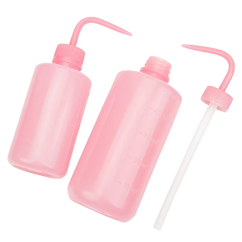 Bouteille de lavage de cils propre avec bec incurvé