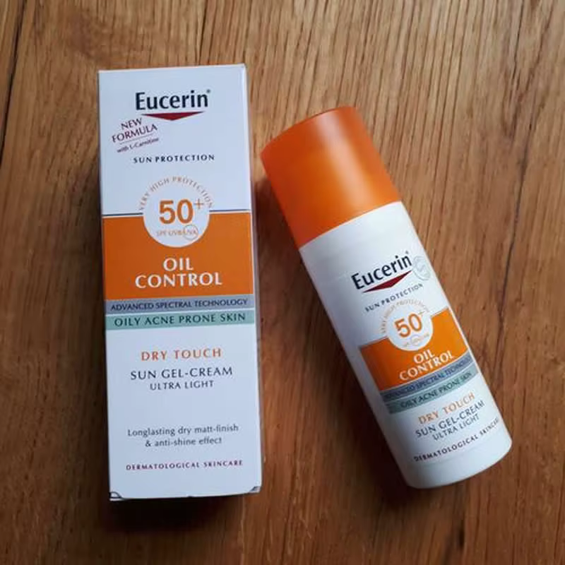 Eucerin Crème solaire visage Oil Control SPF50+ rafraîchissante