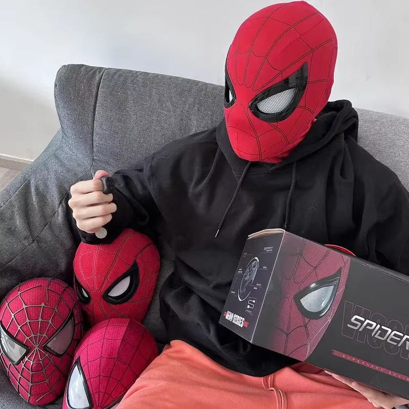 Masque électronique Spider-Man Miles à l'échelle 1:1 avec yeux lumineux mobiles, contrôle par anneau, jouet de cosplay, cadeau pour garçons, en stock