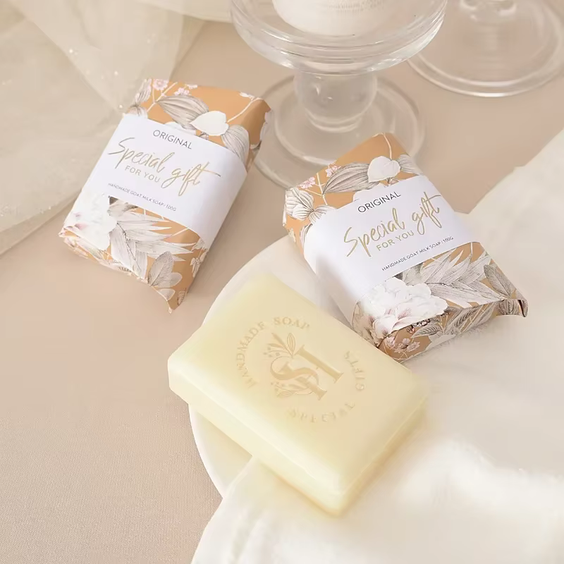 Sexuellement naturel Regina avec lait de chèvre