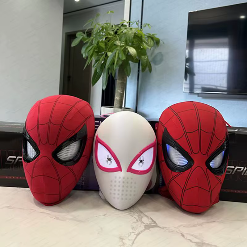 Masque électronique Spider-Man Miles à l'échelle 1:1 avec yeux lumineux mobiles, contrôle par anneau, jouet de cosplay, cadeau pour garçons, en stock