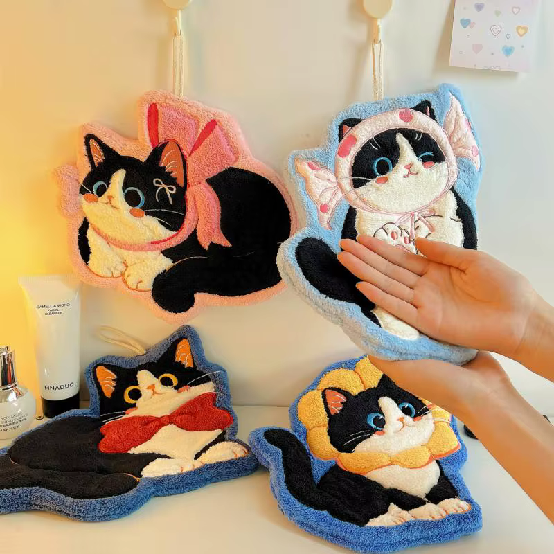 Serviette de toilette en velours corail motif chat kawaii pour la cuisine et la salle de bain, absorbante et pratique à suspendre