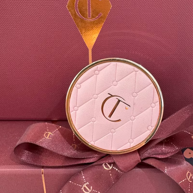 Charlotte Tilbury oreiller parler nouveau masque à lèvres tons rose saveur de fraise réduction des rides Texture de crème glacée hydratante Non grasse