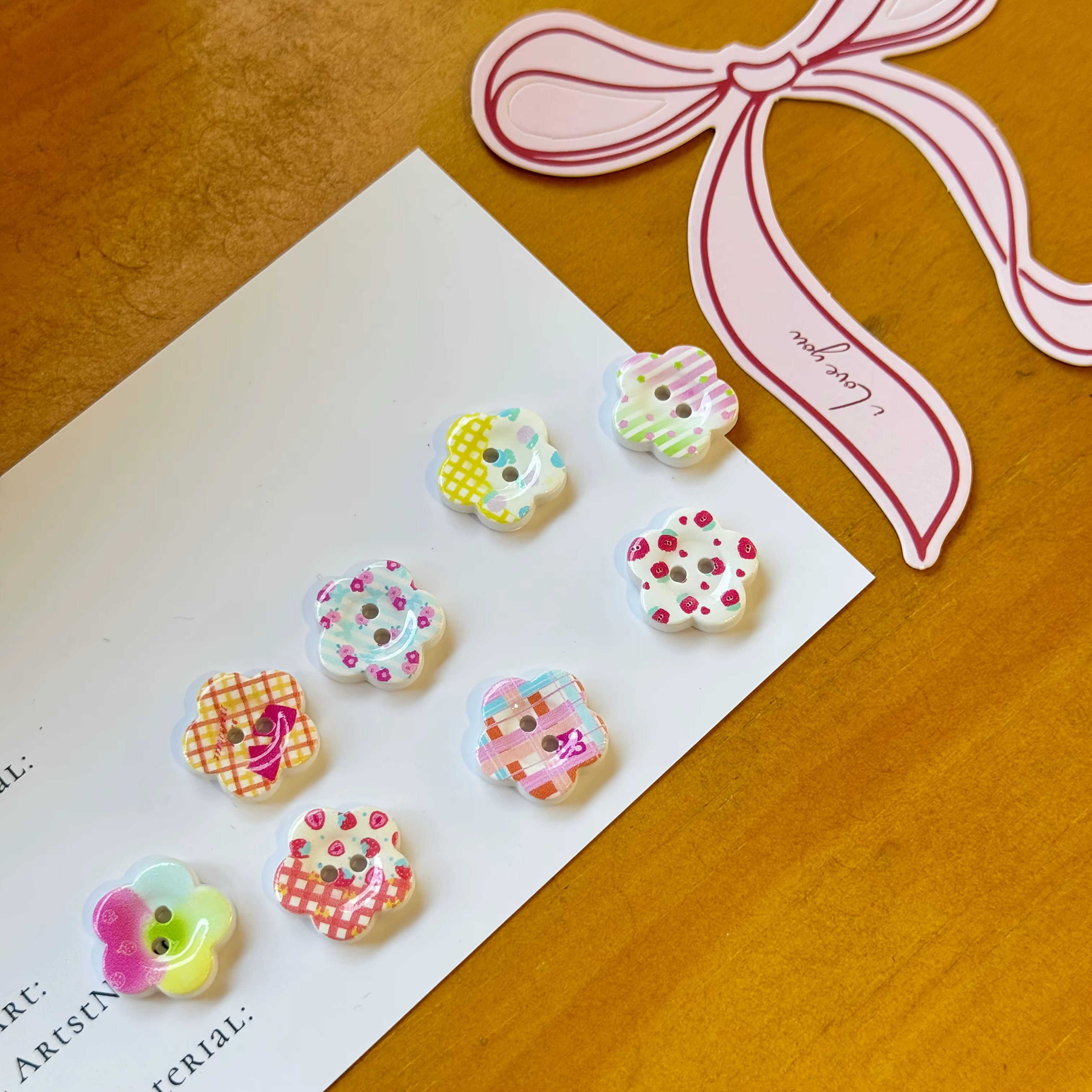 Boutons colorés et mignons de style crème à motif de fleurs de prunier, boutons créatifs pour bricolage, cadeau de vacances, boutons artisanaux faits à la main, couleur aléatoire, 50 pièces