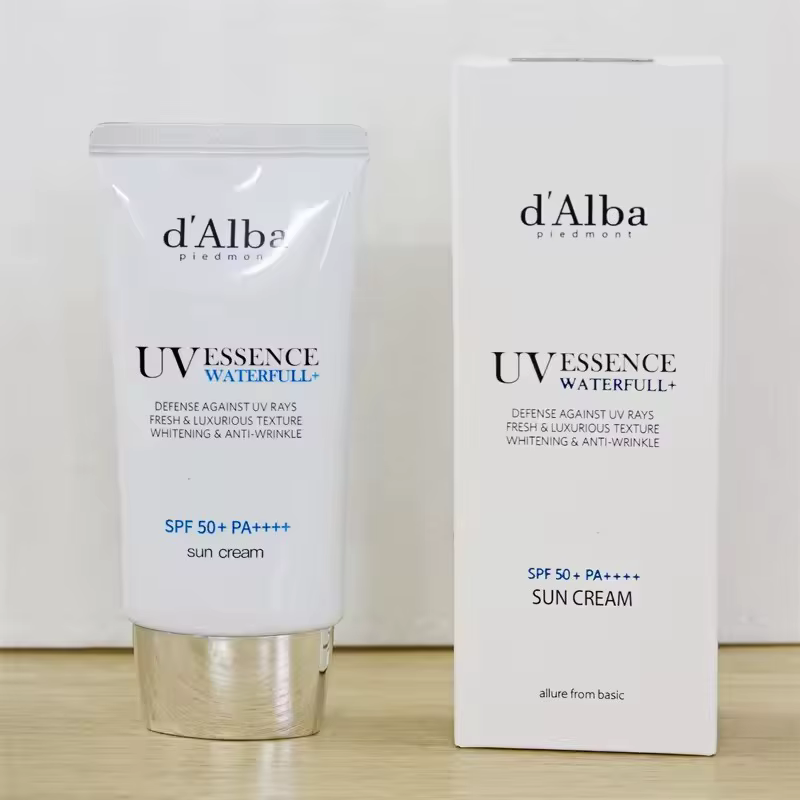 Crème hydratante légère et solide à la truffe blanche parfumée de la marque Dalba, facile à absorber, produits de soin de la peau