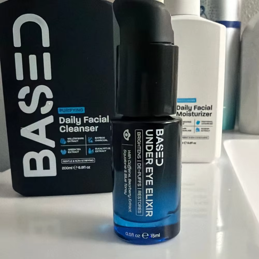 Essence de soin pour les yeux légère et lisse