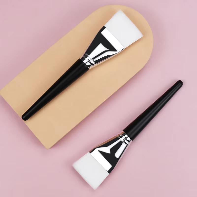 Pinceau plat fin pour masque facial
