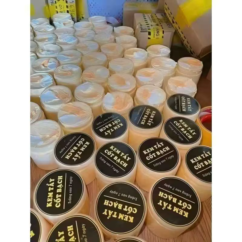 200gr Crème Corporelle Super Blanche à Action Rapide et Efficace, avec Cuillère à Mélanger Incluse - Parfumée, Douce et Facile à Utiliser, Pot pour une Peau Blanche et Lisse
