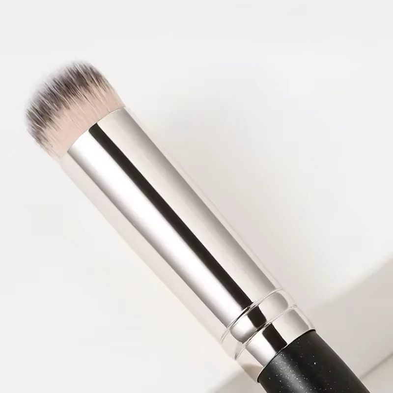 Pinceau correcteur de fond de teint