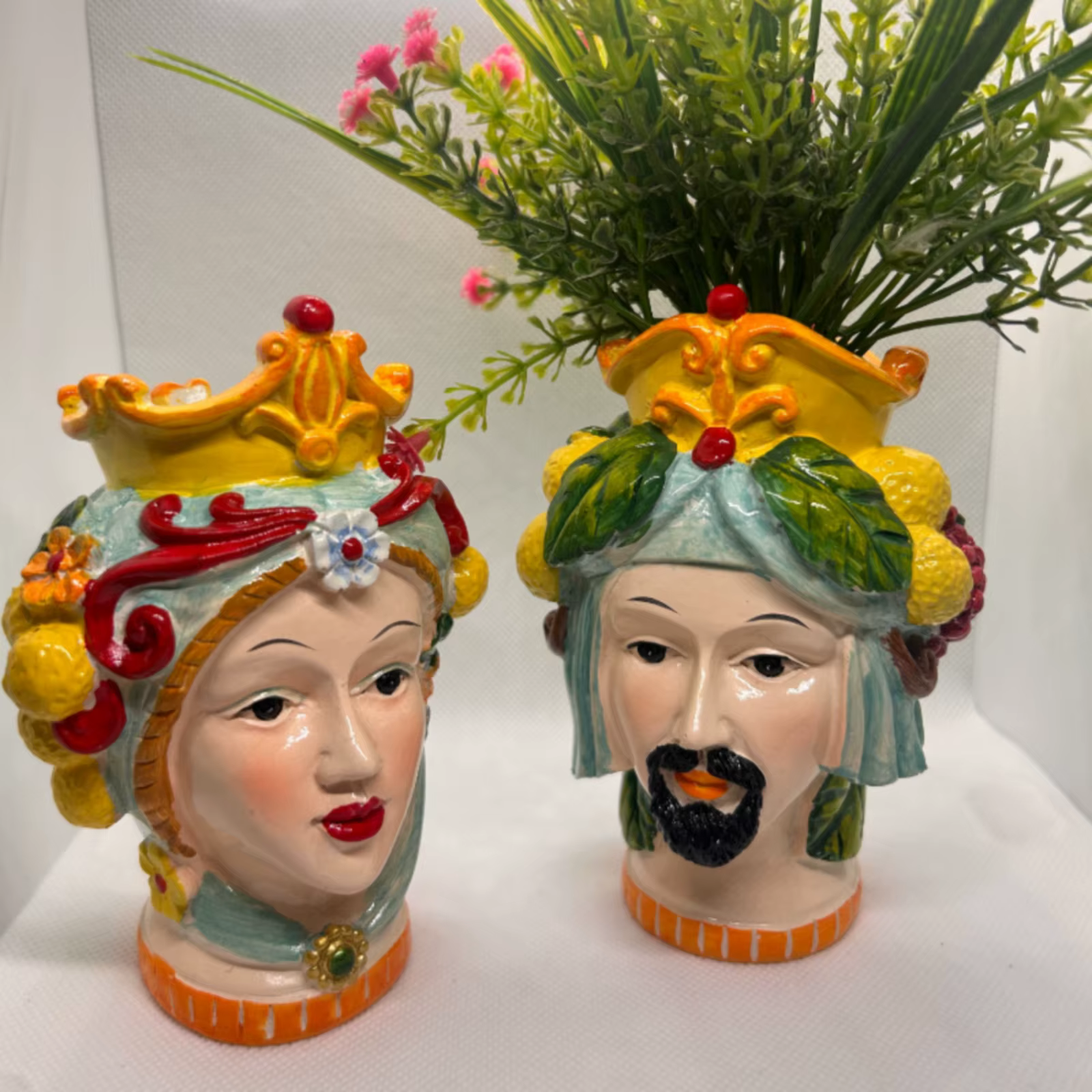 Vase en résine orné, finition brillante, vase sculptural, décoration d'intérieur, motif feuille, facile à nettoyer
