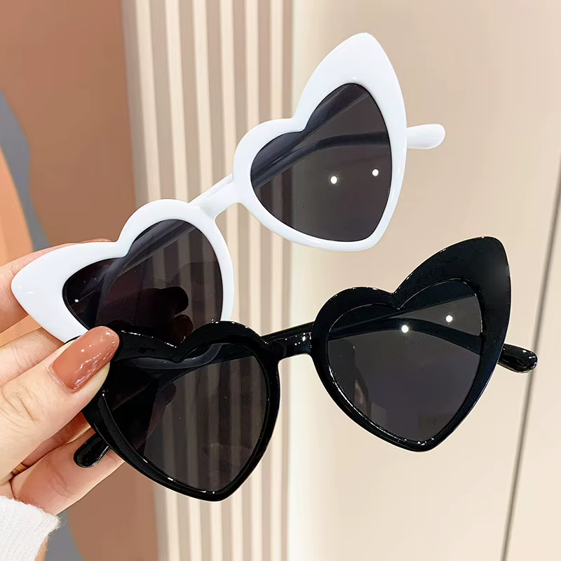 Lunettes de soleil en forme de cœur pour hommes et femmes, lunettes de soleil œil de chat, marque rétro, amour, noir, blanc, ombré UV400
