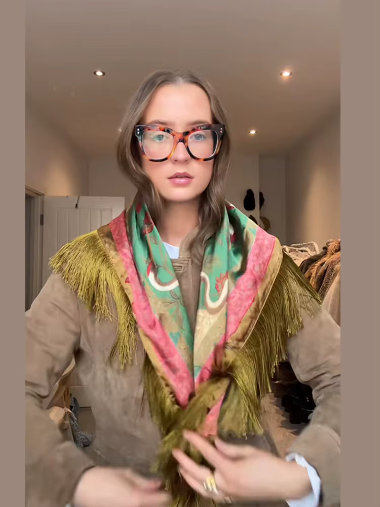Écharpe en satin à franges pour femme, motif grue verte, forme carrée, franges dorées, pour la mode féminine et la décoration intérieure, vêtements de mode, tenue de printemps
