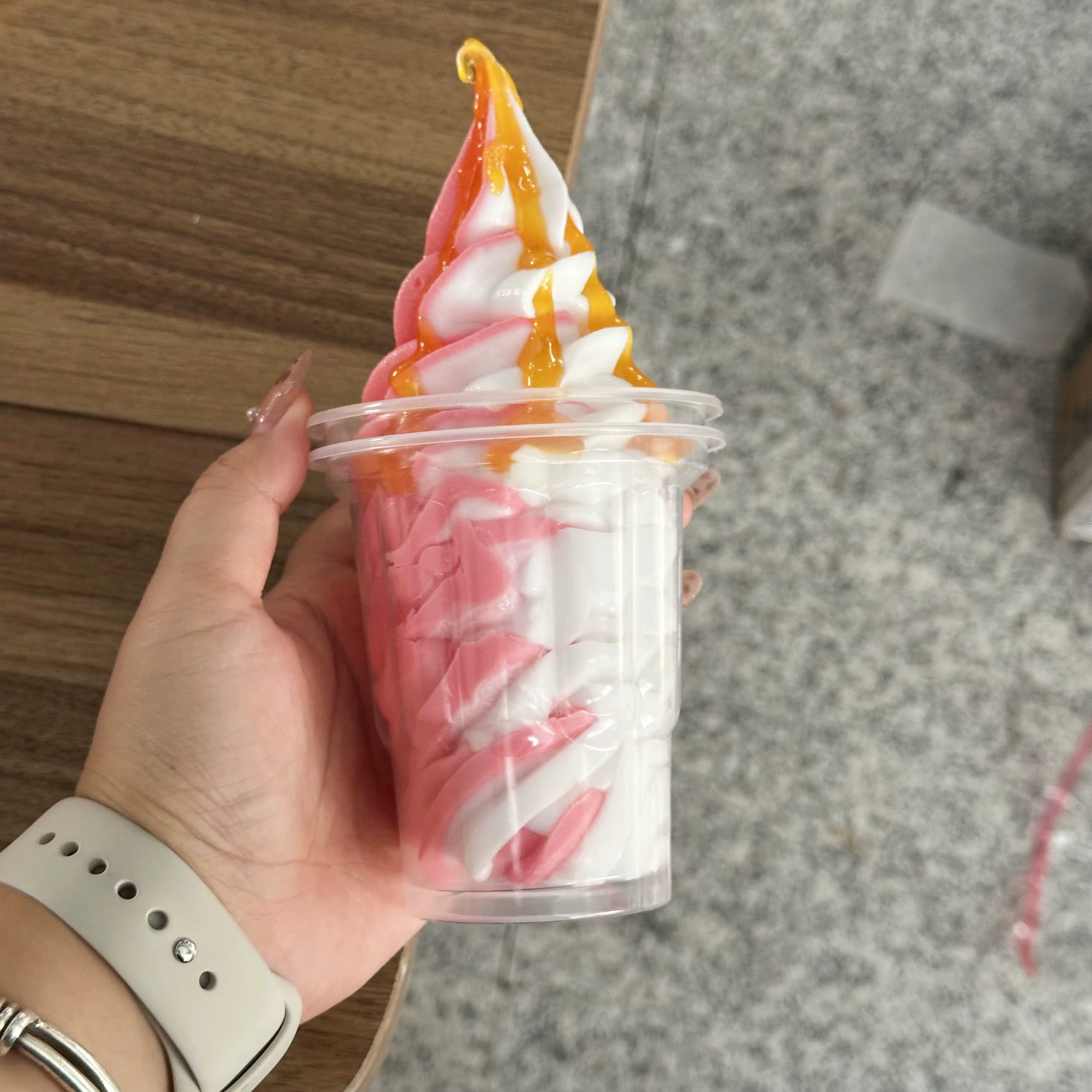 Sundae White Vanilla Cream Milk, Mixed with Harvey Sweet Sour, Flowing Mouthfeel, Stall Cart, Display Props, 250ml, 9OZ