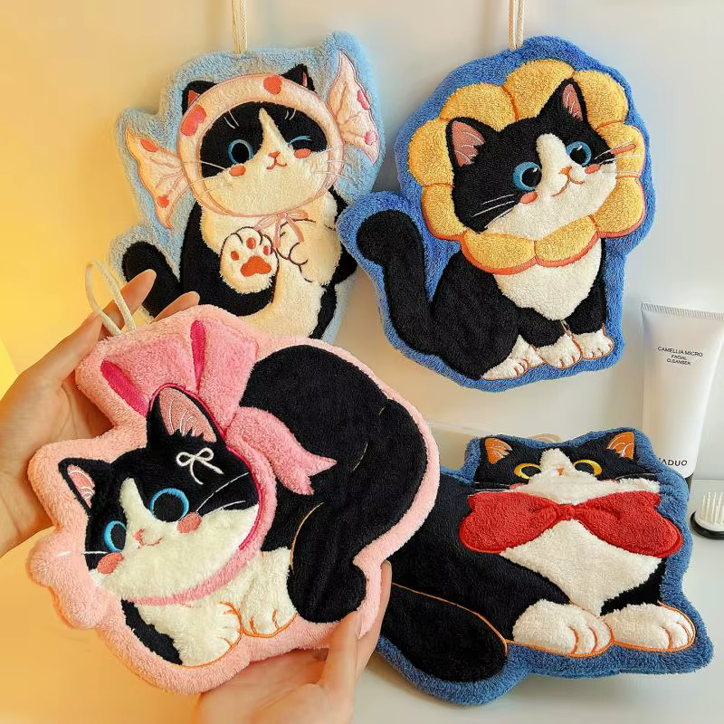 Serviette de toilette en velours corail motif chat kawaii pour la cuisine et la salle de bain, absorbante et pratique à suspendre