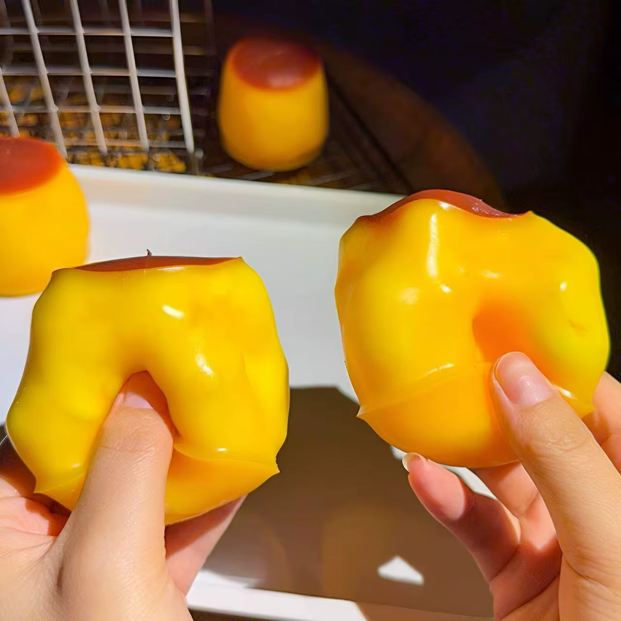 Jouet Squishy Crème Caramel Anti-Stress Sensoriel pour Enfants et Adultes – Cadeau Mignon pour Anniversaire et Fête