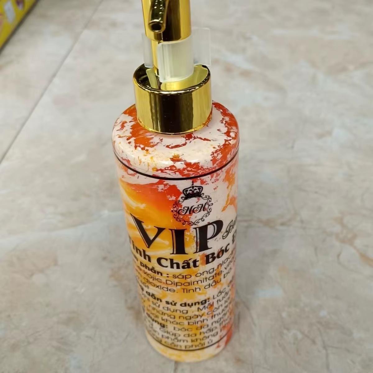 Kem body Tinh cht bc en VIP bouteille éclaircissante corps en profondeur hydratant apaisant
