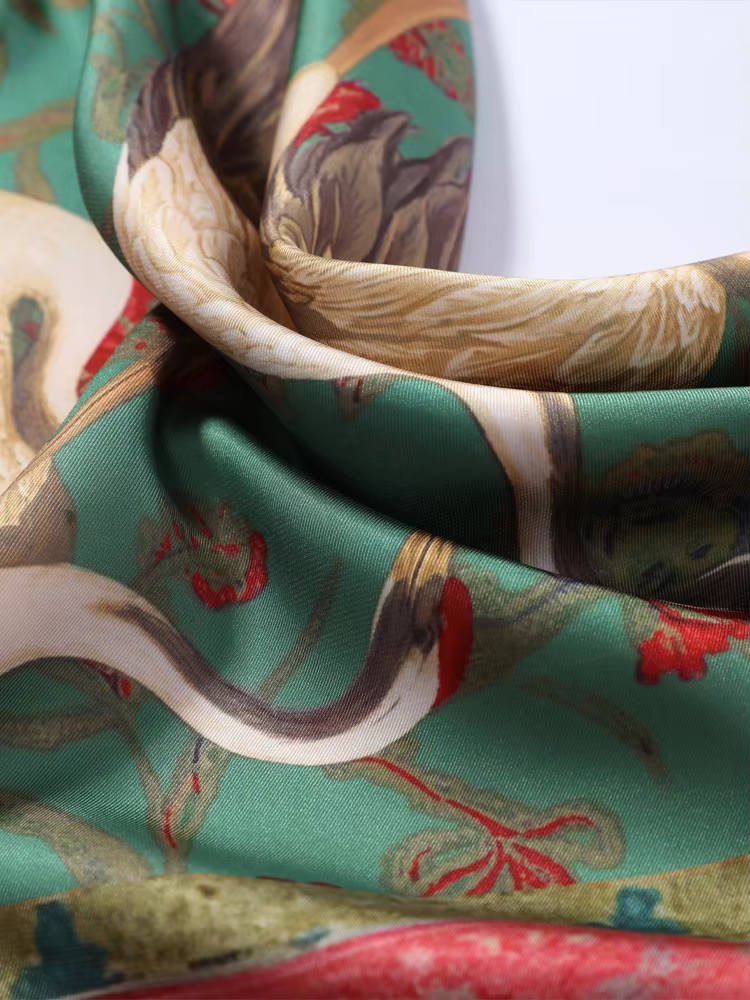 Écharpe en satin à franges pour femme, motif grue verte, forme carrée, franges dorées, pour la mode féminine et la décoration intérieure, vêtements de mode, tenue de printemps