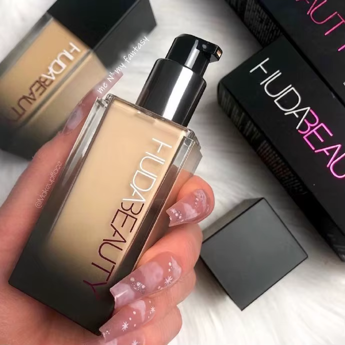 Huda Beauty – fond de teint liquide impeccable
