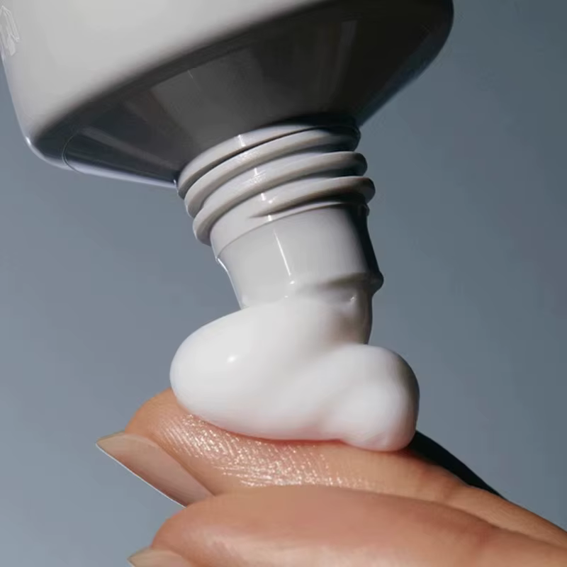 Brume éclaircissante hydratante pour le visage