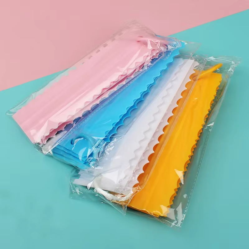 Grattoir à gâteau de Style différent, spatule à bord de dents irrégulières, Fondant, trancheur de gâteau, coupe-pâtisserie, outil de décoration, 4 pièces
