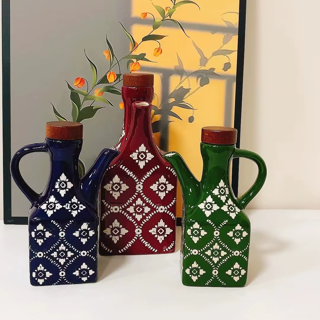 Ensemble de galettes en céramique avec bec verseur, bouteilles d'huile de cuisine et de verre en vinyle, design floral moderne, pots de rangement décoratifs sur comptoir