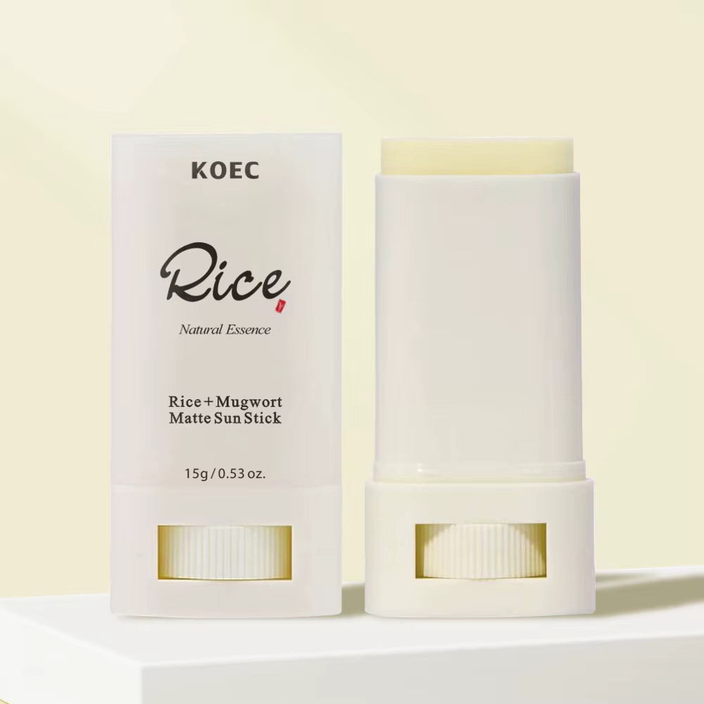 La tige de protection mate SPF50++ contient des ingrédients de riz et de curcuma