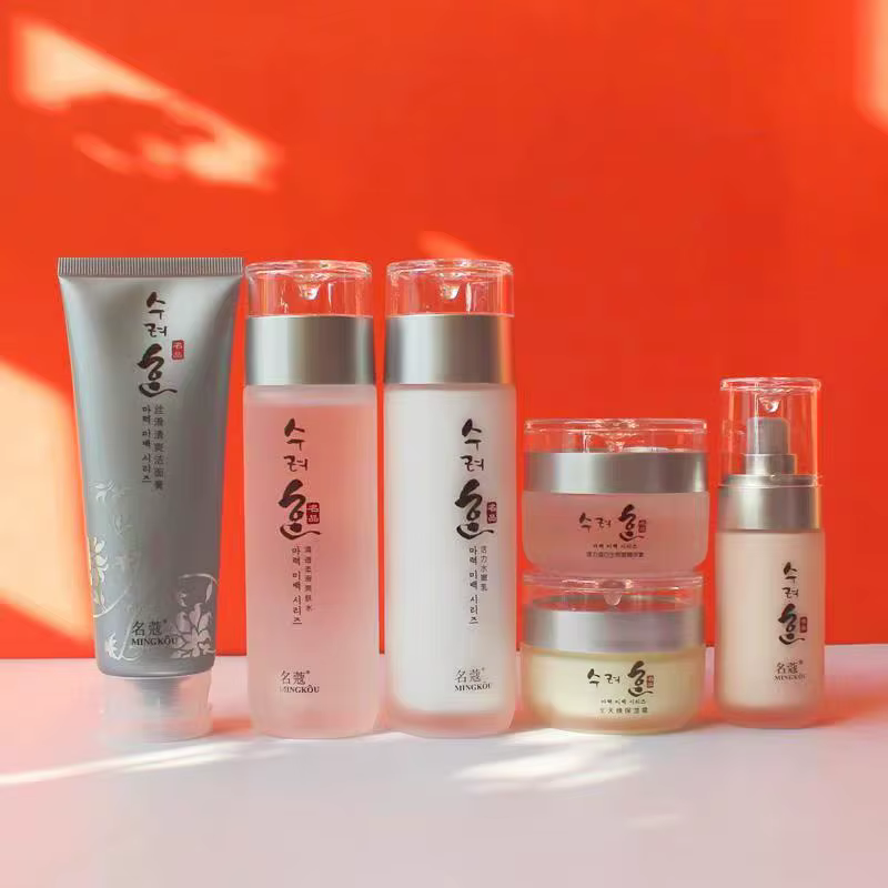 Crème hydratante raffermissante pour le visage en verre